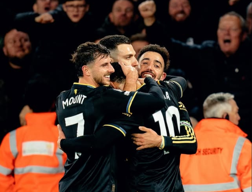 Manchester United Babat Wolves